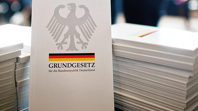 Das Grundgesetz der Bundesrepublik Deutschland garantiert in Artikel 5 das Recht auf Meinungsfreiheit. Um diese ist es laut einer ...
