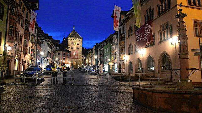Weniger Demonstranten als üblich: Am frühen Montagabend ist Rottweil noch leer. Als Gegenveranstaltung wird ein Internetforum angeboten.