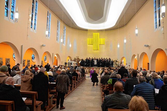 Bild 16: Die schönsten Bilder der Feier der Altarweihe in der Kirche St. Oswald in Stockach (Teil 2)