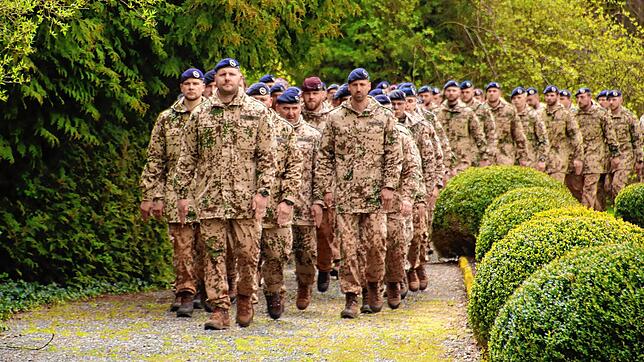 Die Soldaten des Jägerbataillon 292 ziehen zum öffentlichen Rückkehrerappel in den Schlosspark ein.