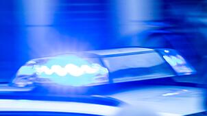 Warum der 29-Jährige von der Fahrbahn abkam, ist noch unklar. (Symbolbild)