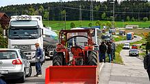Schon mehrfach haben sich die Bewohner von Randen und Zollhaus mit Straßenblockade für den Bau der Ortsumfahrung der B 27 eingesetzt. ...