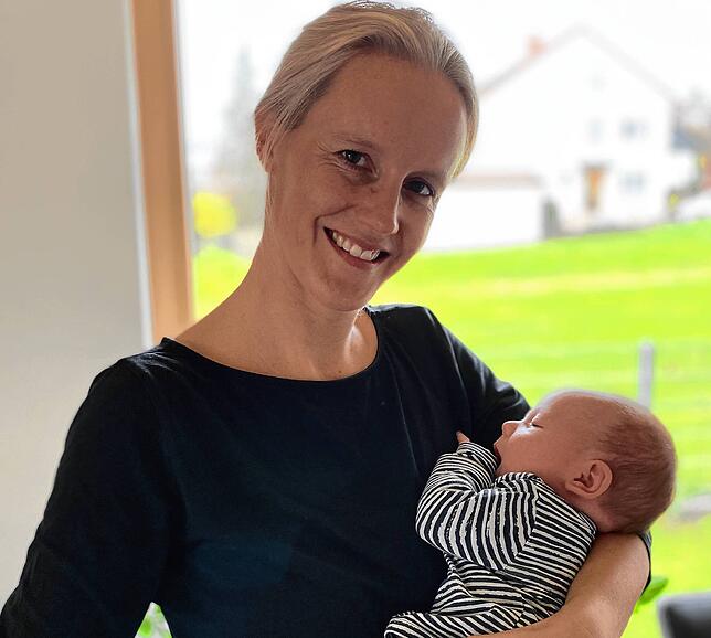 Stefanie Fuchs mit ihrem fünf Wochen alten Sohn. Er wurde in Münsterlingen geboren, weil es zu unsicher war, ob der Konstanzer Kreißsaal ...