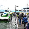 Ab Freitag nur noch alle zwei Stunden unterwegs: Der Katamaran im Hafen von Friedrichshafen (Bild vom 11.&nbsp;März&nbsp;2020).