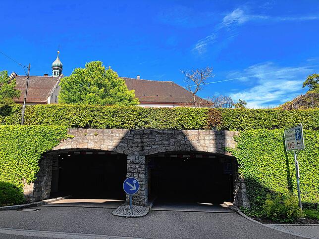 Sanierungsfall: Die Schlossgarage am Rande der Fußgängerzone in Tiengen bleibt trotz Sanierungsbedarf geöffnet. Mit der Instandsetzung ...