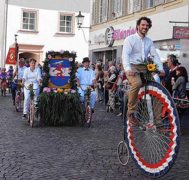 Verein mit Tradition: Der Velo & Bike Club Waldshut-Tiengen 1894 eröffnet immer den Waldshuter Chilbi-Umzug auf historischen Rädern.