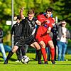 Der Marbacher Dominic Fischer (links) im Duell mit dem Bad Dürrheimer Jeremias Fischerkeller. Im Landesliga-Derby kam Bad Dürrheim durch ...