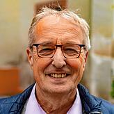 „Wir überlegen auch, in einigen Gemeinden den Gottesdienst von der Kirche in den Pfarrsaal zu verlegen“, erklärt Pfarrer ...