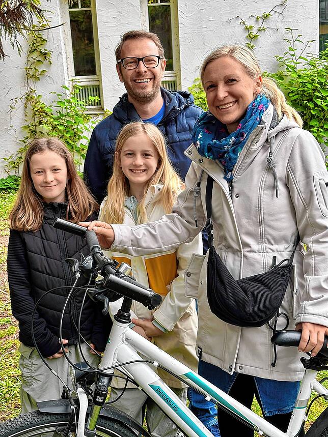 Endlich haben sie das passende gefunden: Sabine, Philipp, Leni und Catharina Brandt (von links) sind mit ihrem gerade erworbenen ...
