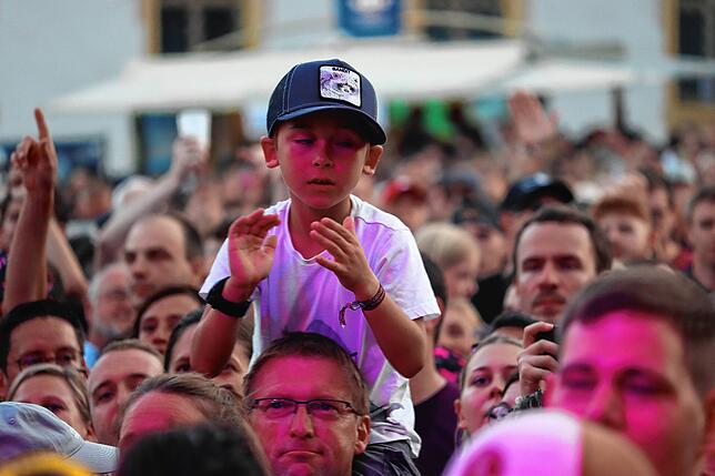 Bild 11: Bilder der großen Party mit den Fäaschtbänklern im Salemer Schlosspark