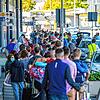 Reiserückkehrer, vorwiegend aus Spanien, stehen vor dem Corona-Testzentrum am Flughafen Stuttgart. Angesichts erhöhter ...