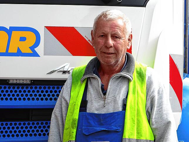 Fahrer Roland Lupfer kennt die Strecken, die Dörfer im Schwarzwald, die sie auf ihren Touren abfahren.