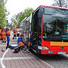 Sperrung am Benediktinerring: Die Straße ist am Freitag, 12.15 Uhr, noch gesperrt, weil ein Bus größere Mengen an Diesel verloren hat.