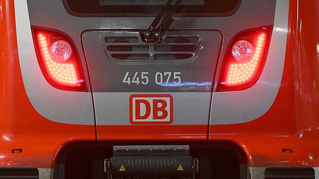 Der Regionalexpress musste schnellbremsen. (Symbolbild)