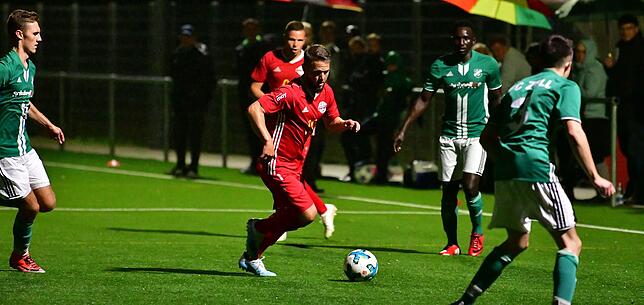 Bild 22: FC Wallbach feiert beim 3:1 gegen den FC Zell seinen ersten Heimsieg &ndash; und wir haben die Bilder!