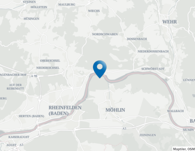 Bild 1: Feuerwehr löscht brennende Wasserschanze bei Möhlin