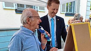 Unter anderem beim Abendmarkt konnten die Bürger ihre Stimmen für die Projekte abgeben. Bei der Vorstellung der Projekte war auch OB ...