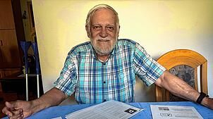 Knöllchen trotz Parkberechtigungsausweis: Karl Behrle ärgert sich über das 30-Euro-Knöllchen.