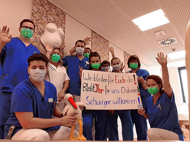 Während er ersten Wochen schicken Pflegepersonal und Ärzte landauf, landab diese Botschaft nach draußen: „Wir bleiben für euch da, ...