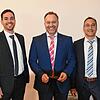 Nach der Bürgermeisterwahl (von links): Wahlsieger Christoph Stolz, Amtsinhaber Matthias Weckbach und der Zweitplatzierte Alessandro ...