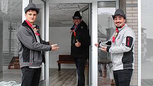 Lehrbub Philip Löffler, Zimmerermorschter Dominik Mutzel und Lehrbub Janis Zimmermann (von links) haben viel vor. Am Fasnachtssamstag ...