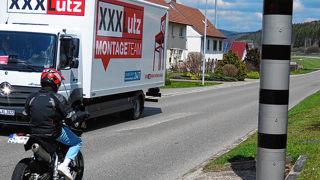 Rückgang der Geschwindigkeitsüberschreitungen in Aulfingen. Diese Säule soll noch dieses Jahr um einige Meter in Richtung Kirchen-Hausen ...