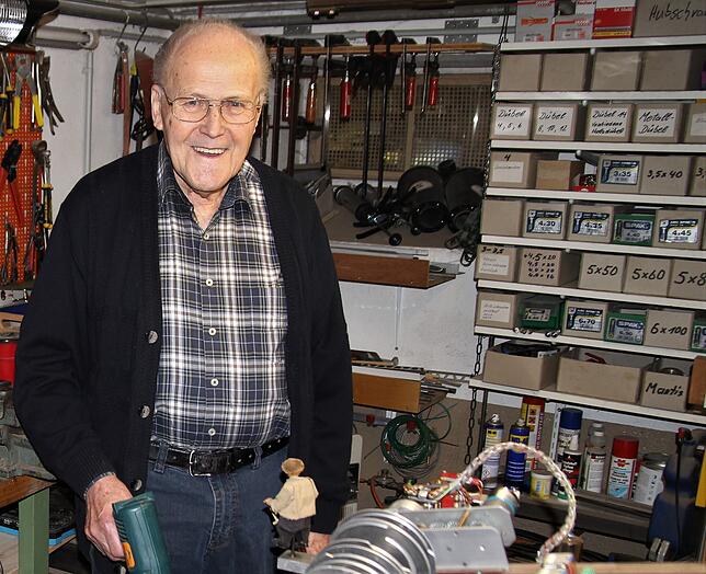 Ernst Holzer arbeitet gerne in seiner exzellent ausgestatteten Hobbywerkstatt.