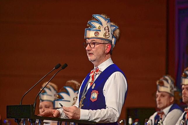 Brauchtumssprecher Michael Bohrer, hier ein Archivbild von der Hauptversammlung 2024, appelliert im Zunftblättle an die Mitglieder, das ...