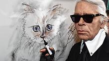 Designer Karl Lagerfeld im Jahr 2015 bei der Vernissage &bdquo;Corsa Karl und Choupette&ldquo; für seinen Fotokalender neben einer ...