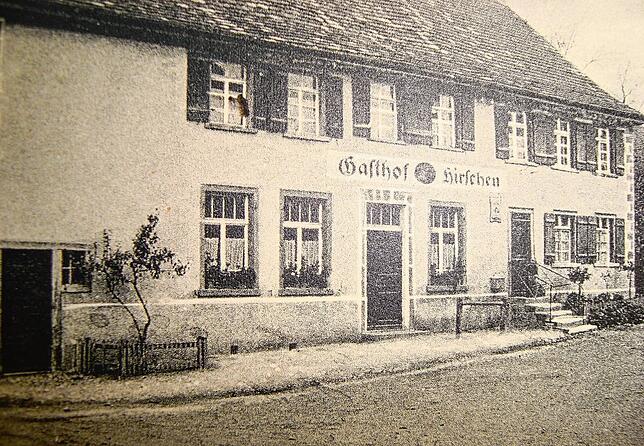 Das Gasthaus Hirschen vor dem Brand im Jahr 1926: Der Gasthof in Horn spielt in der Handlung des neuen Romans von Gaby Hauptmann eine ...