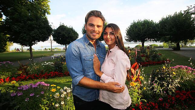 Johannes Haller und Yeliz Koc in Überlingen am Bodensee: Beide sind ab 23. Juli im &bdquo;Sommerhaus der Stars&ldquo; auf RTL zu sehen. ...