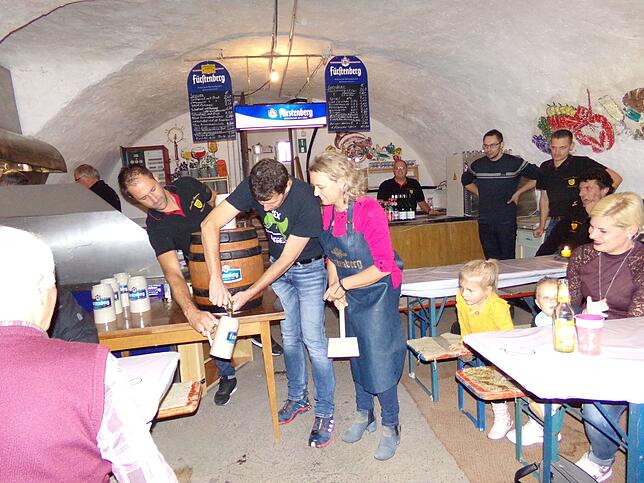 Bild 8: Zünftig und gut gelaunt wird beim Wolterdinger Kellerfest gefeiert