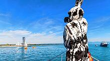 Der Seehas selbst nutzt das Schiff, auch die Besucher sollten nach Möglichkeit mit öffentlichen Verkehrsmitteln anreisen.
