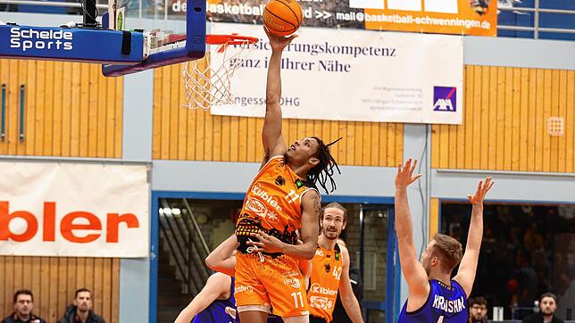 Der Entscheidende Mann für den Panthers-Sieg: Devonte McCall (Nummer 11) sicherte den Panthers mit 19 Punkten und elf Rebounds den Sieg. ...
