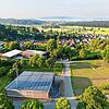 Profitieren in Zeiten von hohen Gaspreisen vom frühzeitigen Umstieg auf erneuerbare Energien: Das Bioenergiedorf Möggingen mit seiner ...