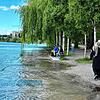 Das Wasser des Seerhein überschwemmt schon Teile des Herosé-Parks.