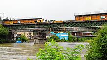 Bild : Asbest-Sanierung dauert an: Bahnstrecke Waldshut-Koblenz soll bis Dezember 2025 gesperrt bleiben