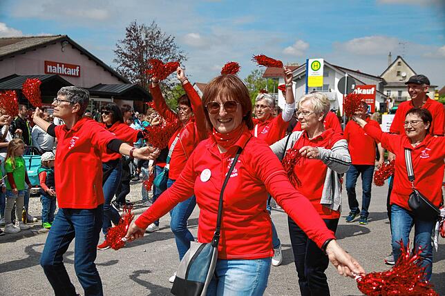 Bild 11: Bilder vom Jubiläumsumzug des Musikvereins Liggersdorf im Rahmen des Bezirksmusikfestes