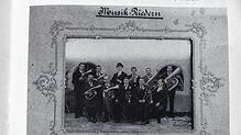 Der Musikverein Riedern am Wald im Jahr 1903. Fotos: Elisabeth Baumeister
