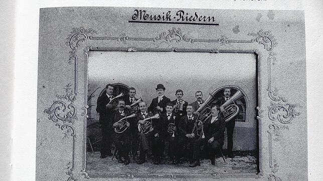 Der Musikverein Riedern am Wald im Jahr 1903. Fotos: Elisabeth Baumeister