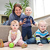 Hebamme Frederike Bohl und die ersten drei Radolfzeller Babys, die per Hausgeburt nach der Schließung der Geburtenstation im April und ...