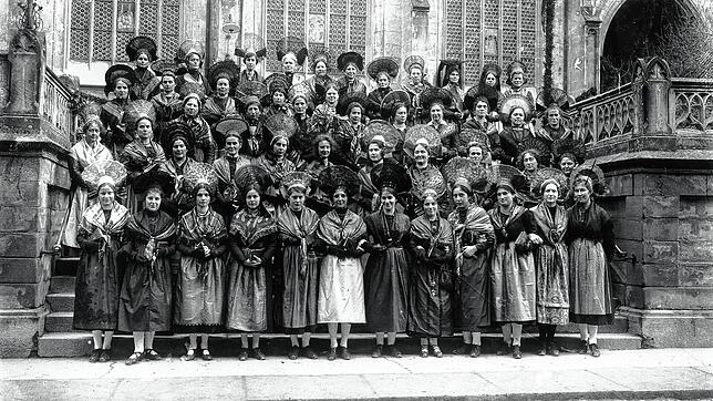 Das Bild wurde am 6. Dezember 1924 anlässlich der Wiedereinweihung des Überlinger Münsters aufgenommen und markiert die Geburtsstunde ...