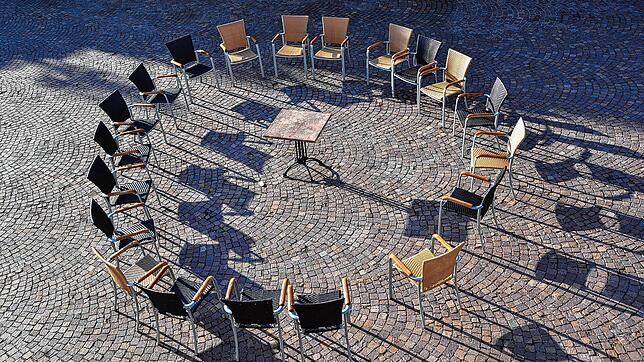Ein Stuhlkreis auf dem Marktplatz in St. Georgen &ndash; 2019 war das ein leichtherziger Maischerz. 2022 stellt sich angesichts eines ...