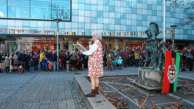 Bild 8: Konstanzer Fasnacht: Fotos von der Brunnenputzete der Blätzlebuebe