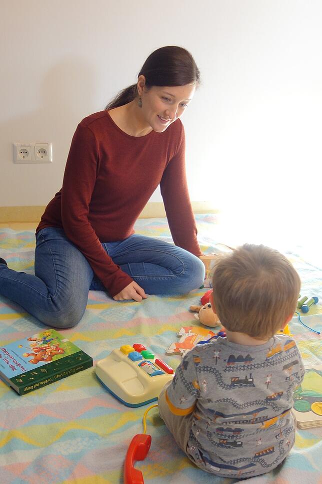Sarah Schneider ist Mutter von drei Kindern und stundenweise berufstätig. Im Achtsamkeitskurs hat sie gelernt, Pausen zum Abschalten zu ...