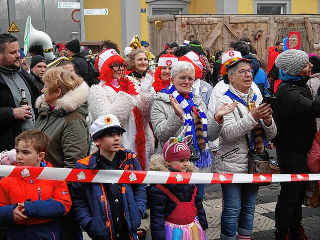 Bild 13: So bunt feiern die Narren in Gottmadingen