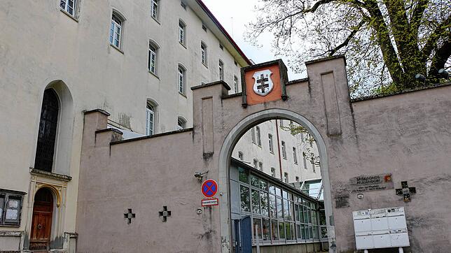 Im kommenden Jahr werden die Bewohner des alten spitälischen Alten- und Pflegeheims umziehen. Wofür es anschließend Verwendung findet ...