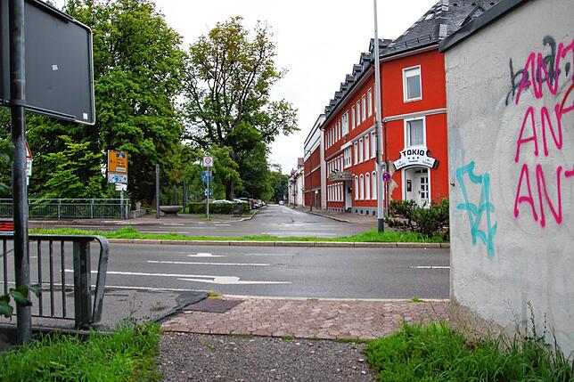 An dieser Stelle wird der Brigachradweg künftig die Bickenstraße mit einem neuen, ampelgesicherten Übergang queren. Auf der ...