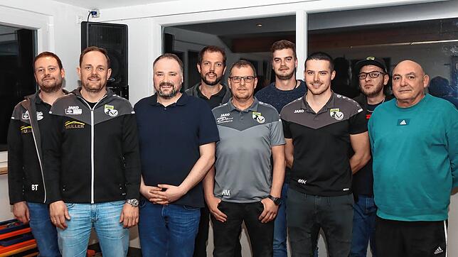 Sie arbeiten im neuen Vorstand des Fußballclubs Mönchweiler mit: von links Benjamin Thorn, Matthias Storz, Lukas Lehmann, Constantin ...