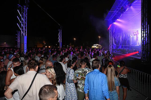 Bild 9: Seenachtfest 2024: Nach dem Feuerwerk wird weitergefeiert! Alle Fotos von der Partynacht